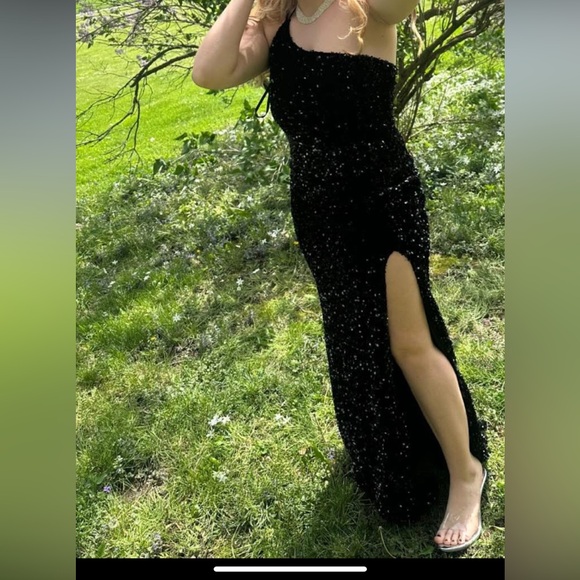 The dress collection woman’s formal gown, size large, EUC worn once - Picture 1 of 7